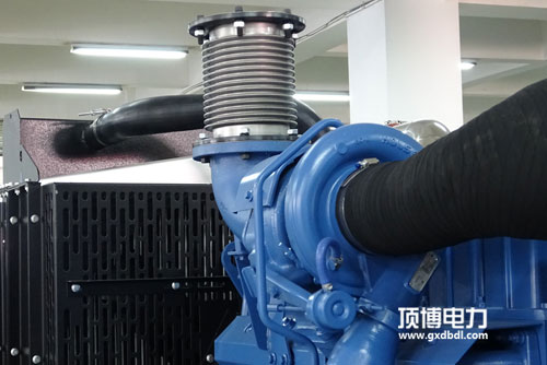 選購柴油發(fā)電機(jī)組設(shè)備應(yīng)考慮消音器哪些技術(shù)應(yīng)用呢