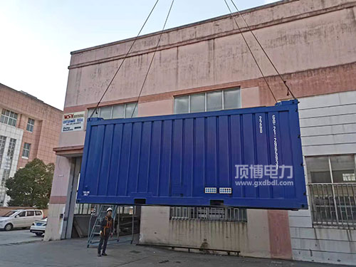 一臺520KW重慶康明斯靜音集裝箱柴油發電機組出口馬來西亞